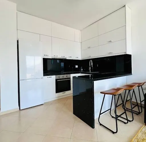 Majfis Center Ap.14 *